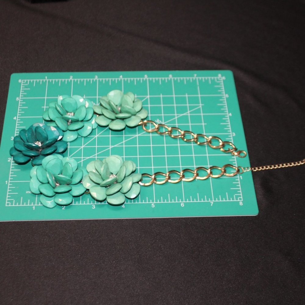 Turquoise Floral Two-Tone Statement Necklace - Picture 13 of 13